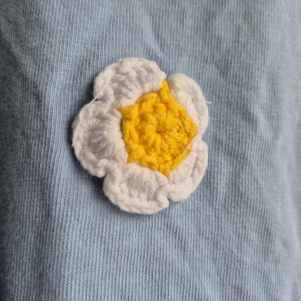 Zara Light Blue Crew Neck Top Shirt With Flower Floral Crochet Applique - Picture 4 of 5